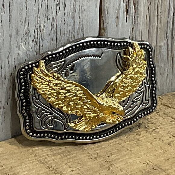 Soaring Eagle Belt Buckle Womens Engraved Eagle in Flight Western Rodeo USA - Picture 3 of 6